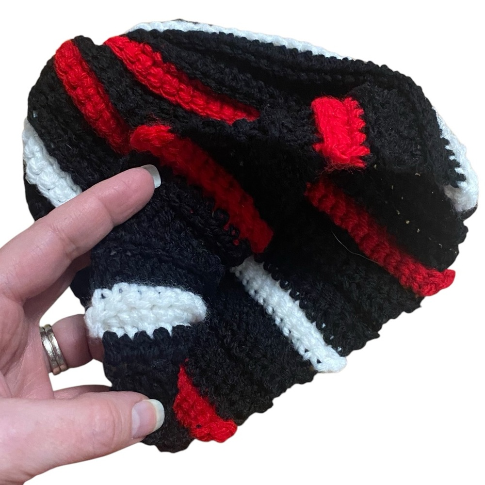 Handmade Toddler Crochet Winter Hat & Gloves - Picture 5 of 5